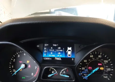 2015 Ford Focus Se z USA, uszkodzony, nr VIN 1FADP3F29FL353843